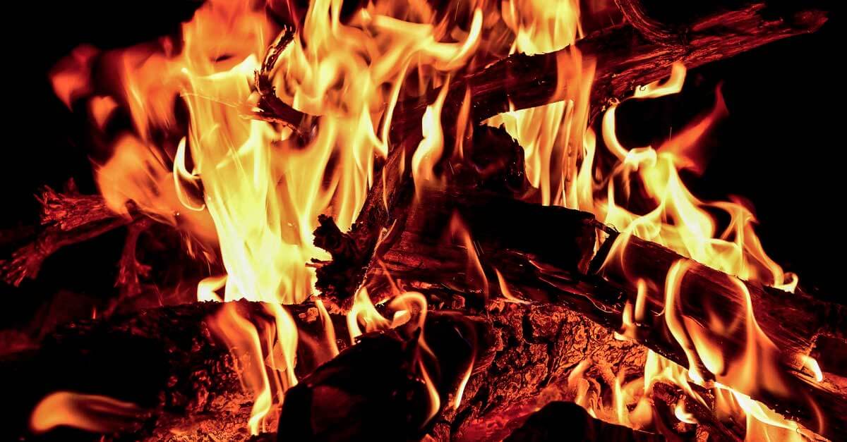 faire tenir son feu de cheminée toute la nuit